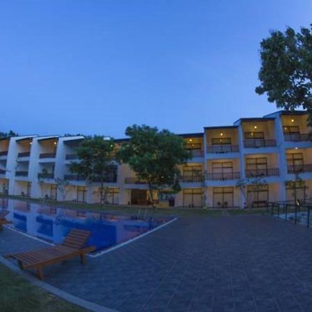 Grand Tamarind Lake Kataragama Exterior photo